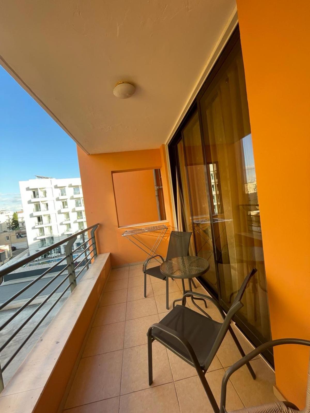 Vip Resort Apartment On Makenzie Beach Lárnaca Exterior foto